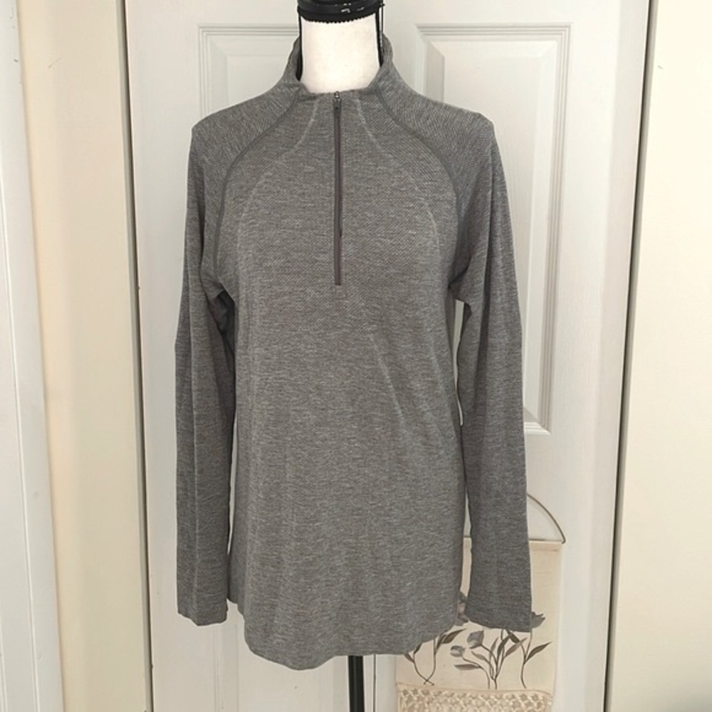 Lululemon Metal Vent Tech 1/2 Zip in Slate Grey/White